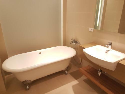 Ferra Hotel And Garden Suites