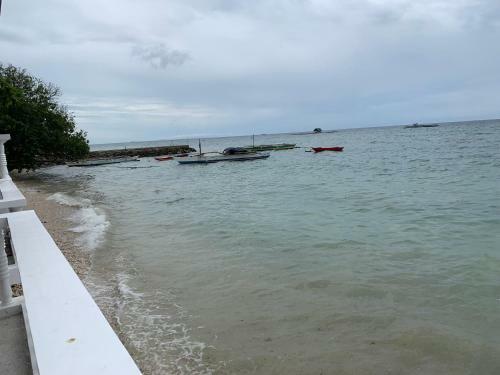 Hostal Loti - Beach Front