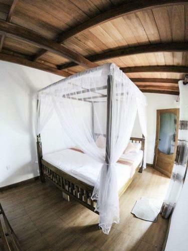 Hostal The Sea View Villa Surf School