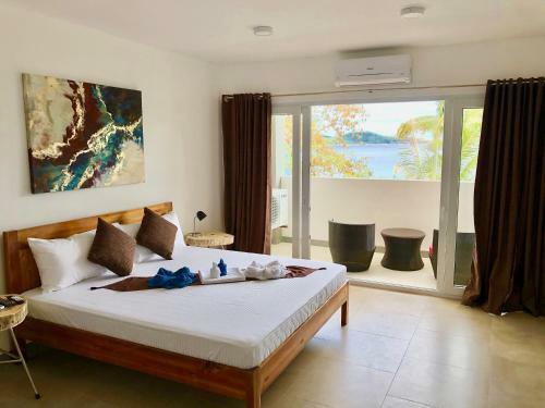 Hotel Sunset Cove Beach & Dive Resort