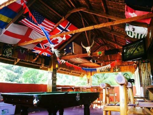 Albergue Paddy Bar Backpacker And Dive Center