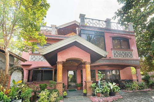 Hotel Oyo 426 Coco Grove Tourist Inn