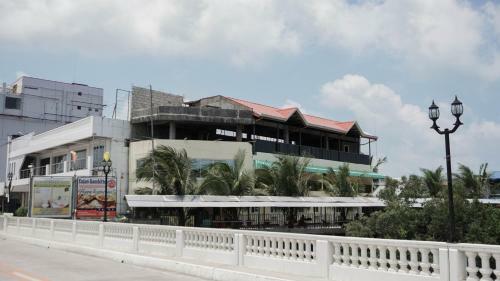 Jazmine Royale Hotel