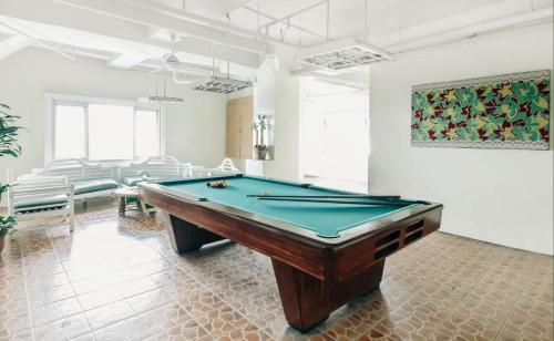 Greenhills Elan Hotel Modern