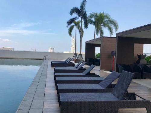 Apartamentos Condo Unit With Balcony In Manila