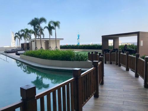 Apartamentos Condo Unit With Balcony In Manila