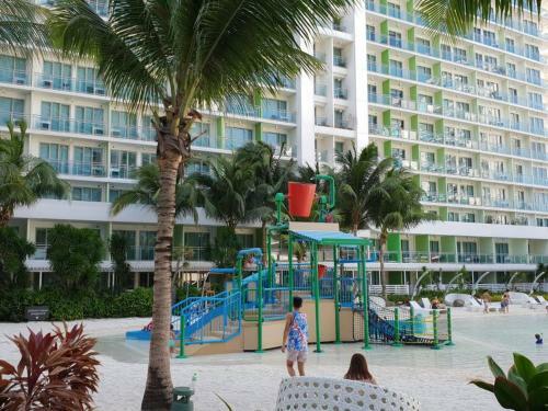 Apartamentos Azure Luxury Beach View Condo Staycation