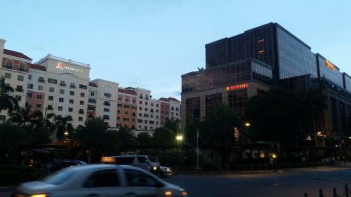 Hostal F-10c Parkside Villas