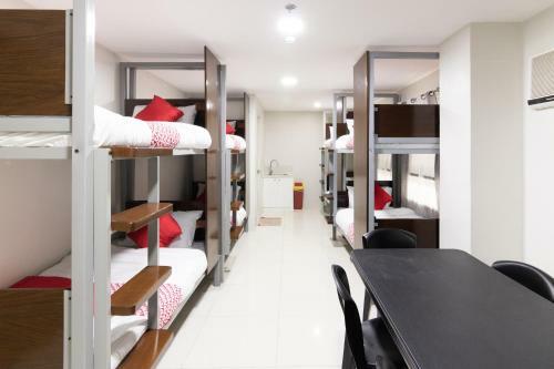 Hotel Vaccinated Staff - Oyo 152 Sangco Condotel