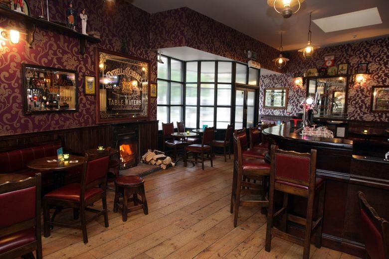 Waterfoot Hotel