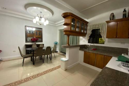 Spacious House In Bf Resort Las Pinas
