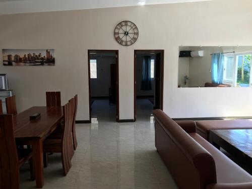 Tagaytay Luxery Pool Villa 8