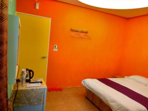 Blue% Hotel
