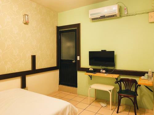 Forever Happiness Hostel