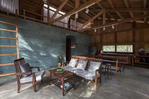 Hachi Homestay & Spa
