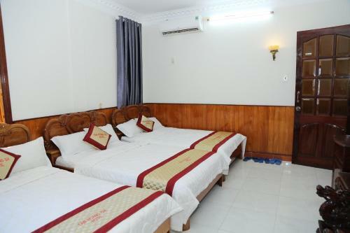 T�n Ho�ng Gia Hotel