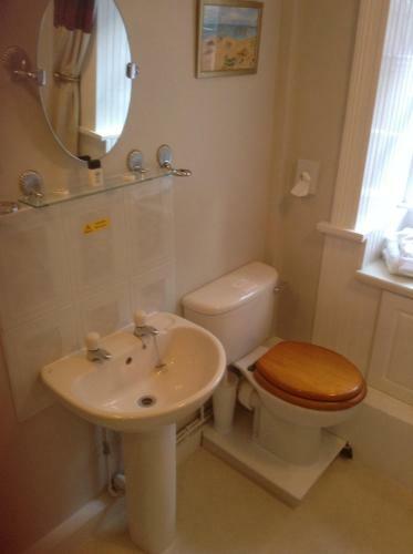 Hostal Bridgefoot Guest House
