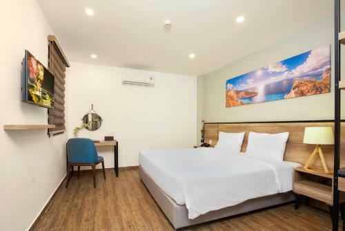 Golden Lotus Central Hotel