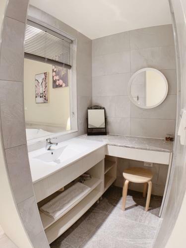Shine Residence