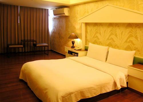 Zaw Jung Business Hotel