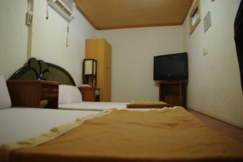 Hostal Uni Hotel