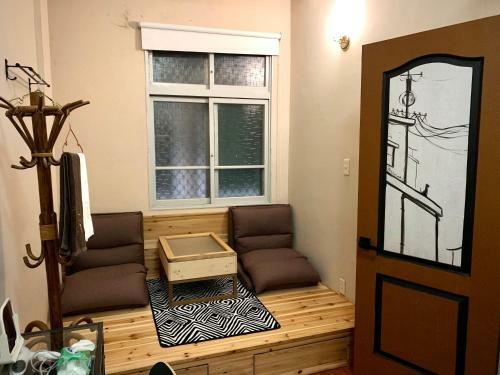 Hostal Shadow House