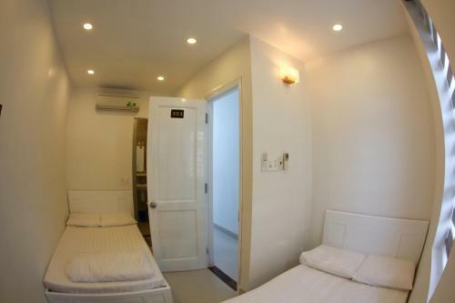 Full House Hostel