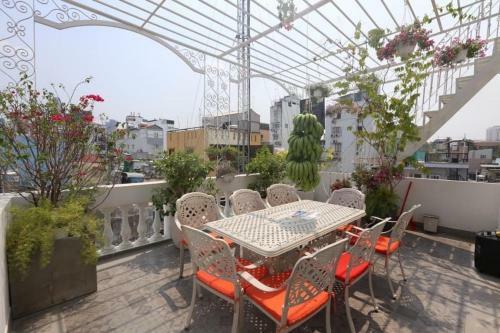 Full House Hostel