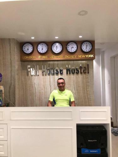 Full House Hostel