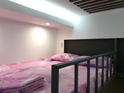 Smiley Apartment 8