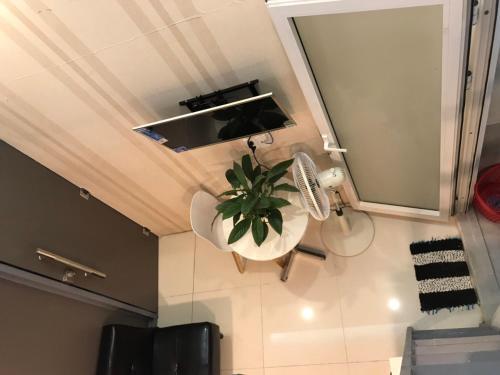 Smiley Apartment 8