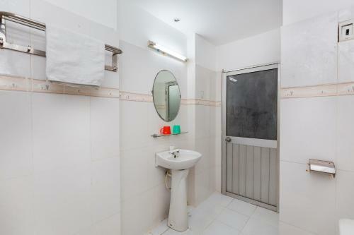 Oyo 476 Van Anh Hotel