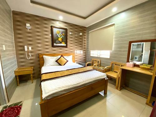 Ho�ng Qu�n Hotel