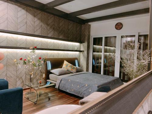 Luxurious Chinatown Hideaway