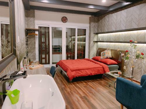 Luxurious Chinatown Hideaway