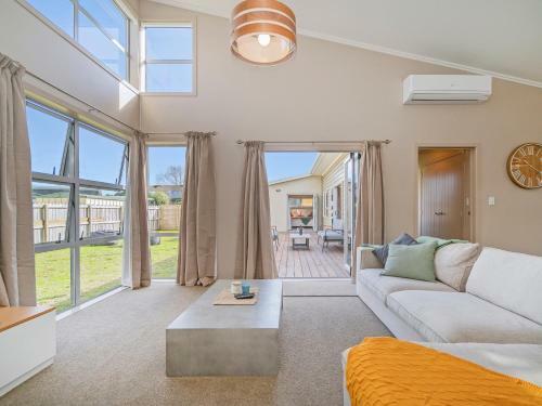 Breezy Daze - Cooks Beach Holiday Home