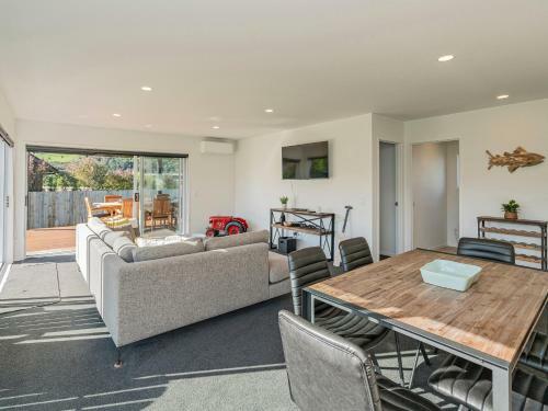 Sundaze Escape - Cooks Beach Holiday Home