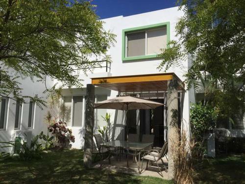 House With Pool Near The Beach Cte69