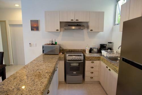 Spacious And Private Retreat 1 Block From The Beach In Progreso East