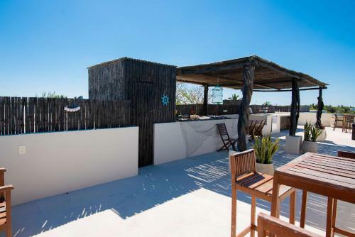 Spacious And Private Retreat 1 Block From The Beach In Progreso East
