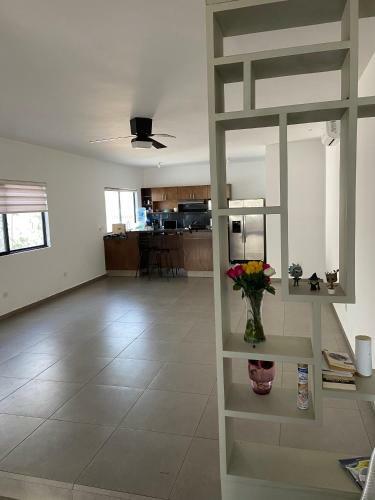 Cuarto Privado de Dos Plantas En Cumbres!