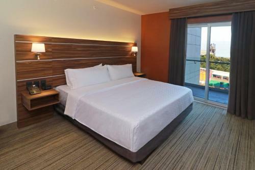 Holiday Inn Express - Monterrey - Fundidora, An Ihg Hotel