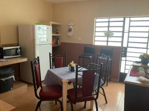 Hostal Casa Alegria