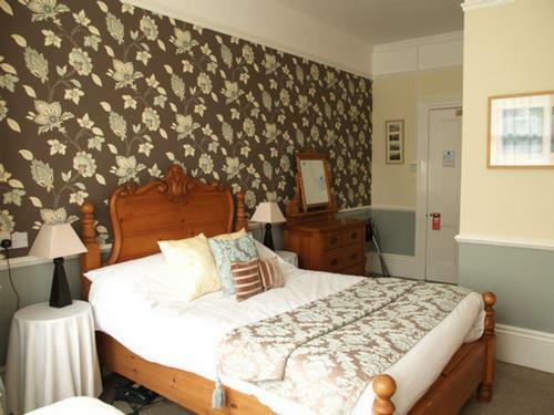 Hostal Tower House 1066