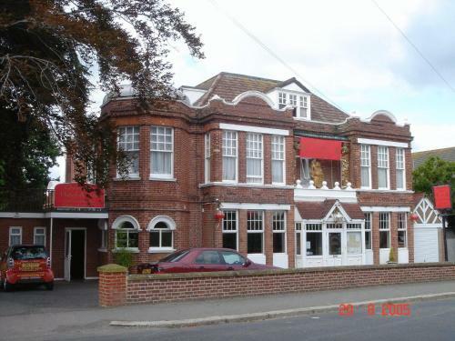 Hostal Churchills Hotel