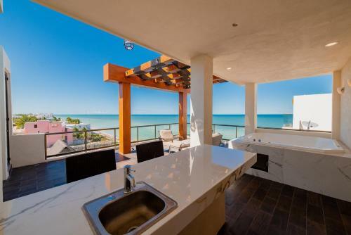 Apartamento Two Lux Beachfront Penthouses, 2 Jacuzzi, 2 Rooftops, 2 Pools, Gym, Kid's Club, Bar