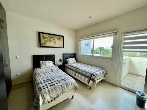 Casa Diamante A Pie de Playa Mazatlan( Brujas Residence)