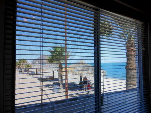 6 &14 Equipped Beach House Seaside Hotel