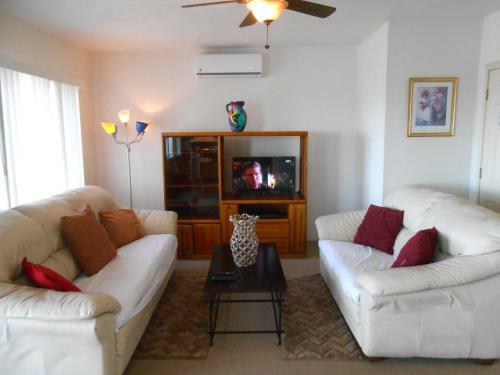 6 &14 Equipped Beach House Seaside Hotel