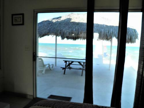 6 &14 Equipped Beach House Seaside Hotel